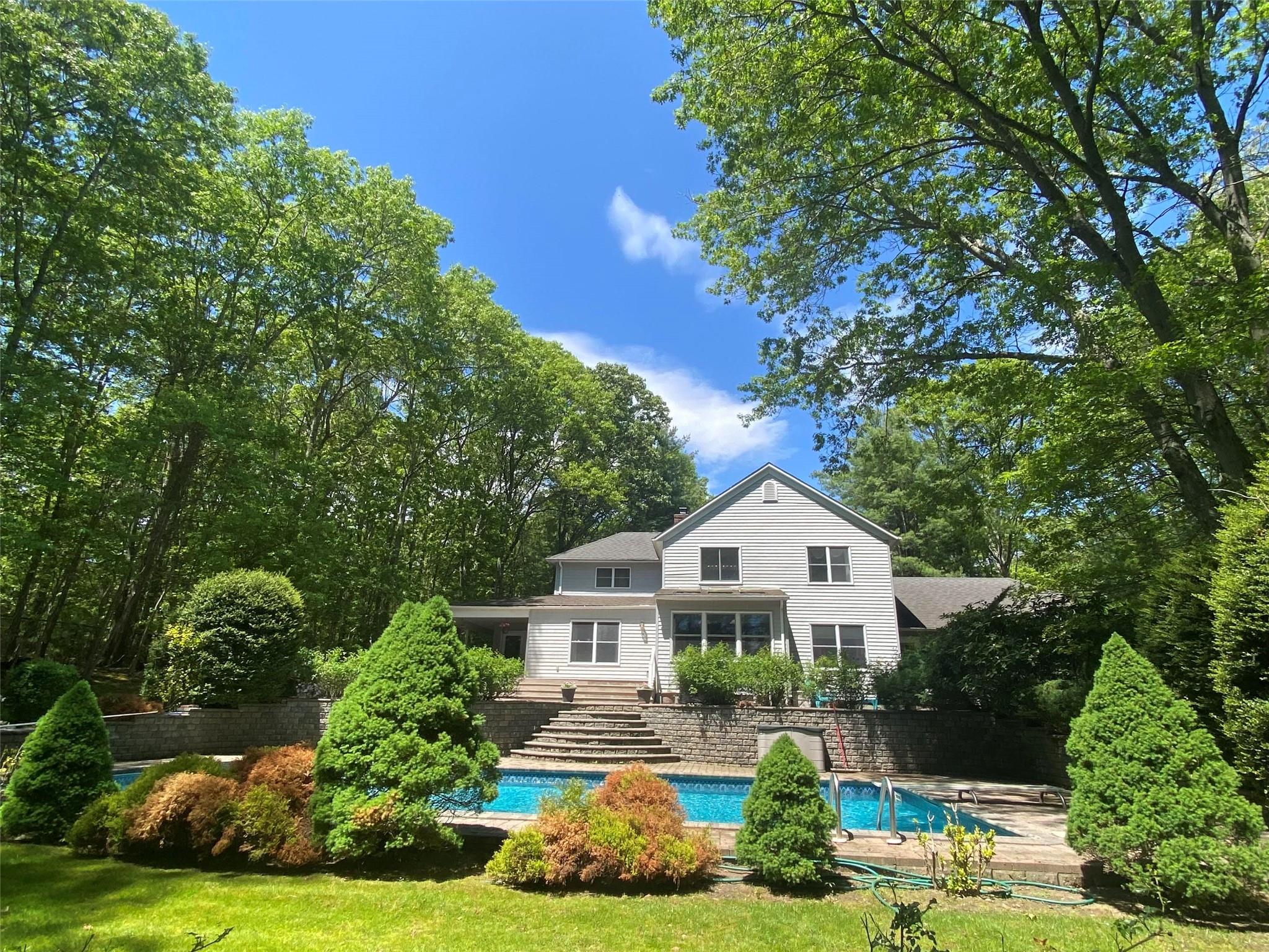 6 Carriage Path, Manorville, New York image 8