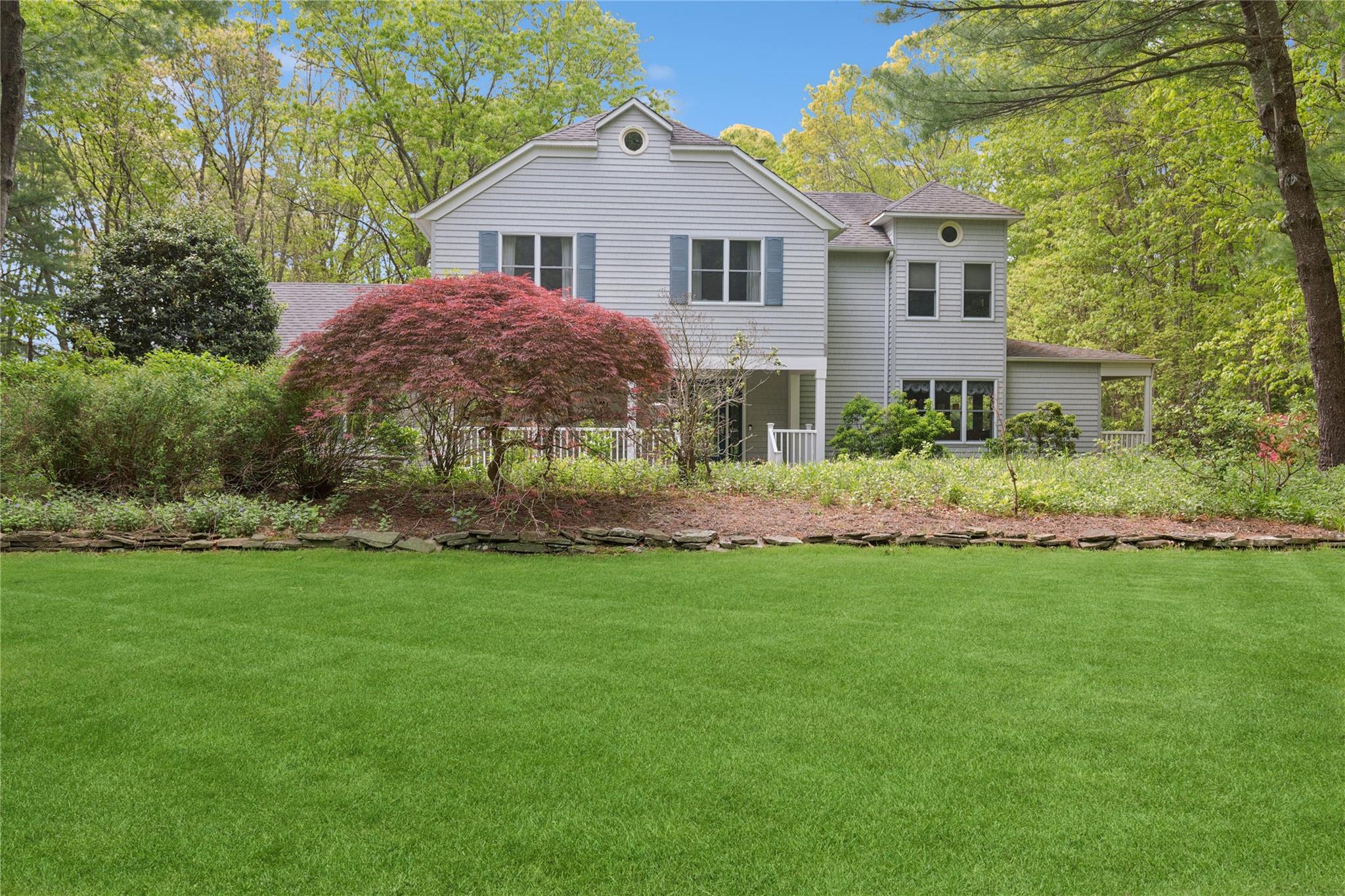 Carriage Path, Manorville, Hamptons, NY - 4 Bedrooms  
3 Bathrooms - 