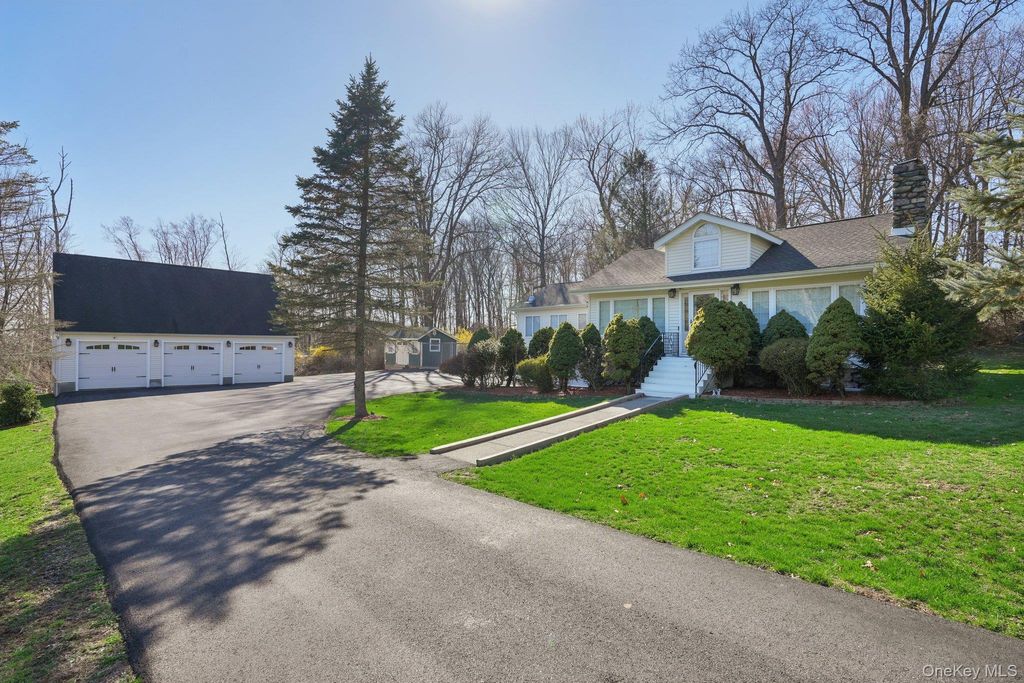 Photo of 17 Pine Hill Road, Highland Mills, NY 10930 (MLS # 980393)