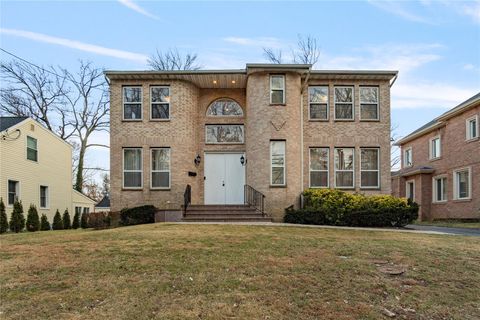 94 Hicks Lane Great Neck NY 11024