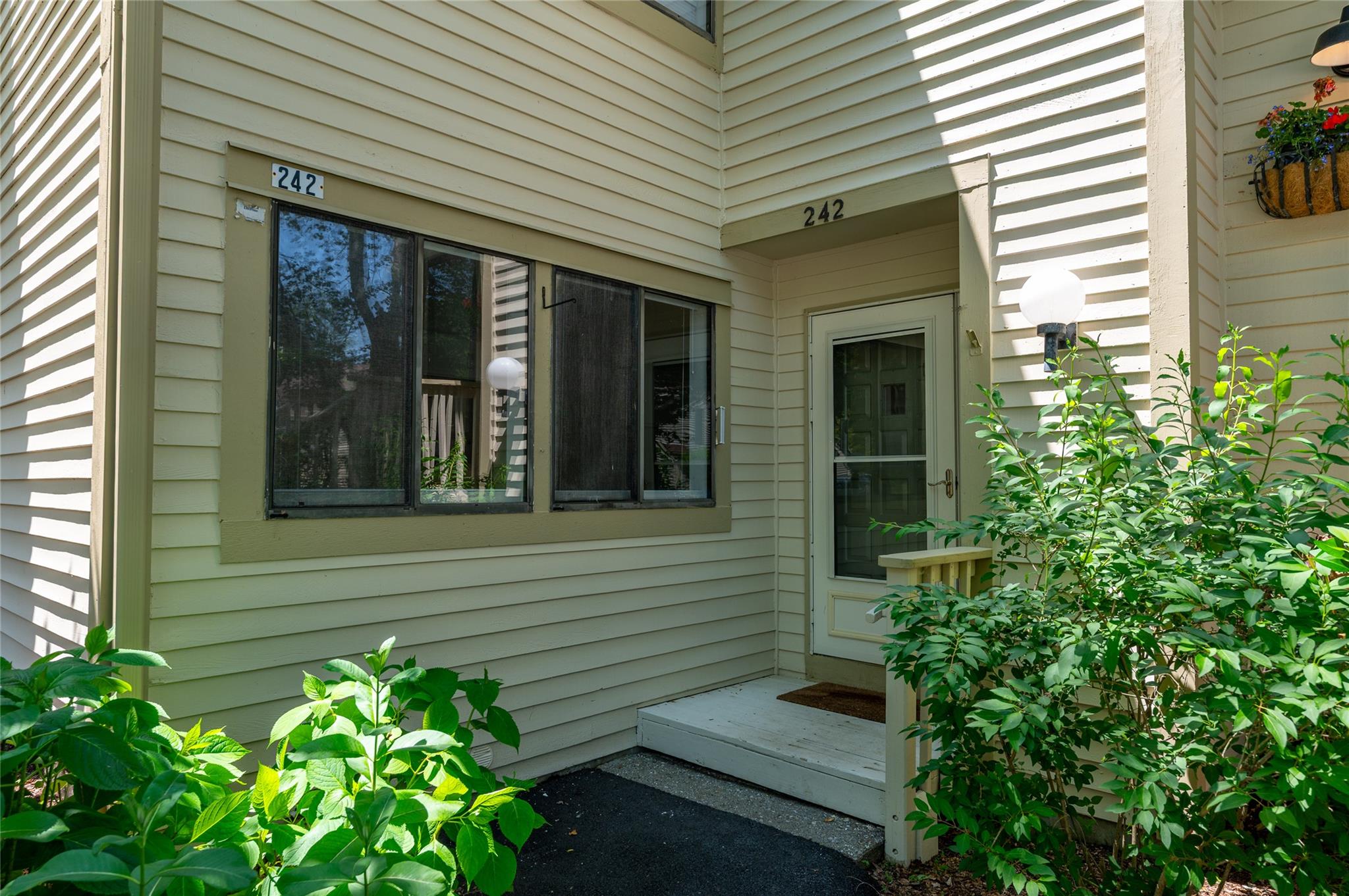 242 Deer Hill