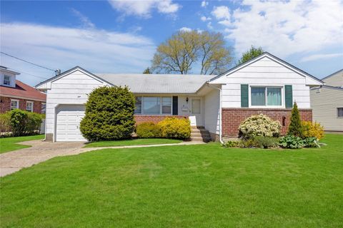 1 Magenta Street, Hicksville, NY 11801 - MLS#: 853138