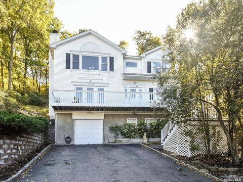 Homes For Sale - 4 Ale Court<br/> Centerport, NY 11721