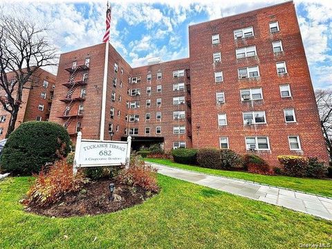 Homes For Sale - 682 Tuckahoe Road #3D<br/> Yonkers, NY 10710