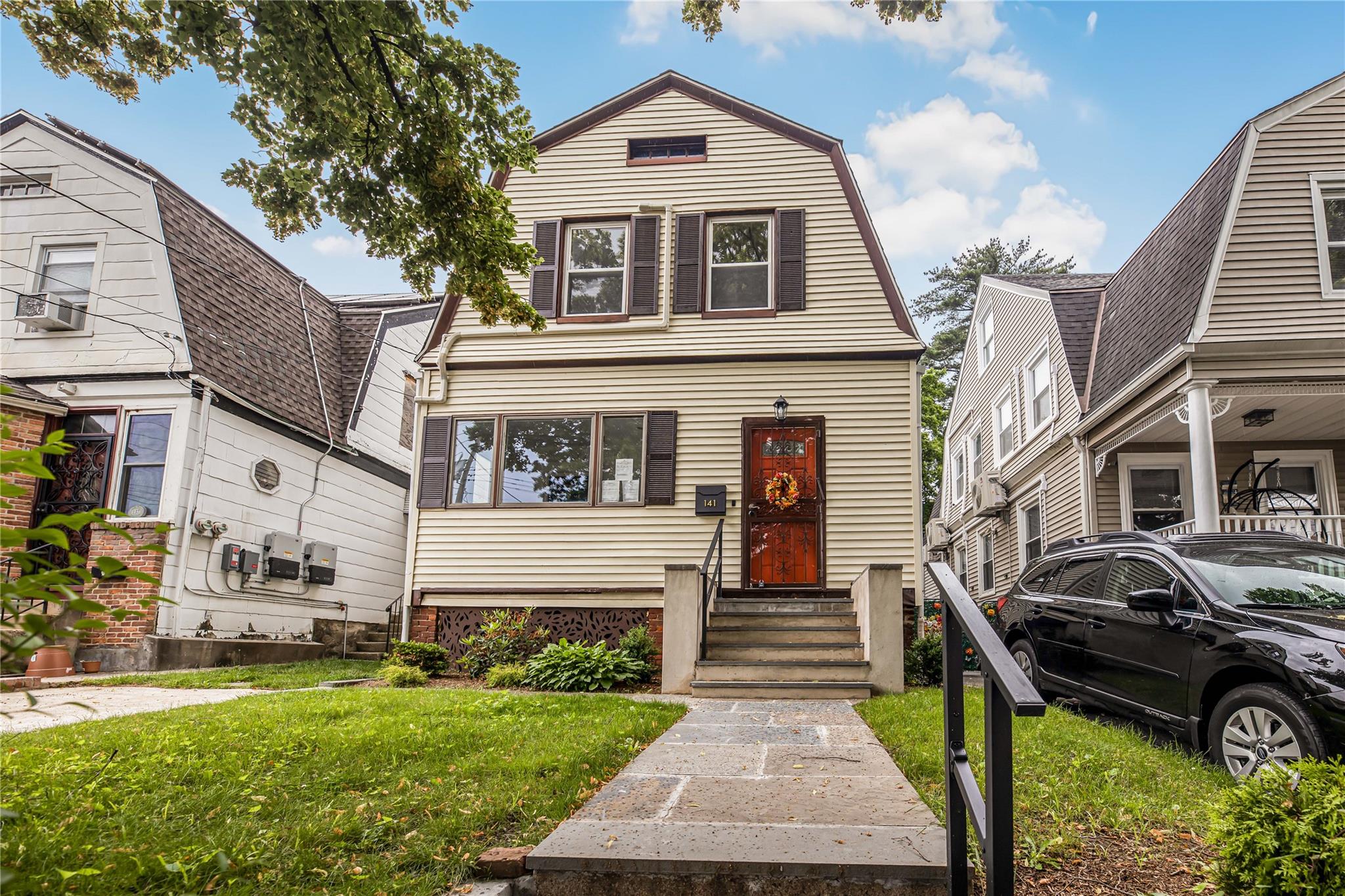Property for Sale at Beechwood Avenue, Mount Vernon, New York - Bedrooms: 4 
Bathrooms: 3 
Rooms: 10  - $779,000