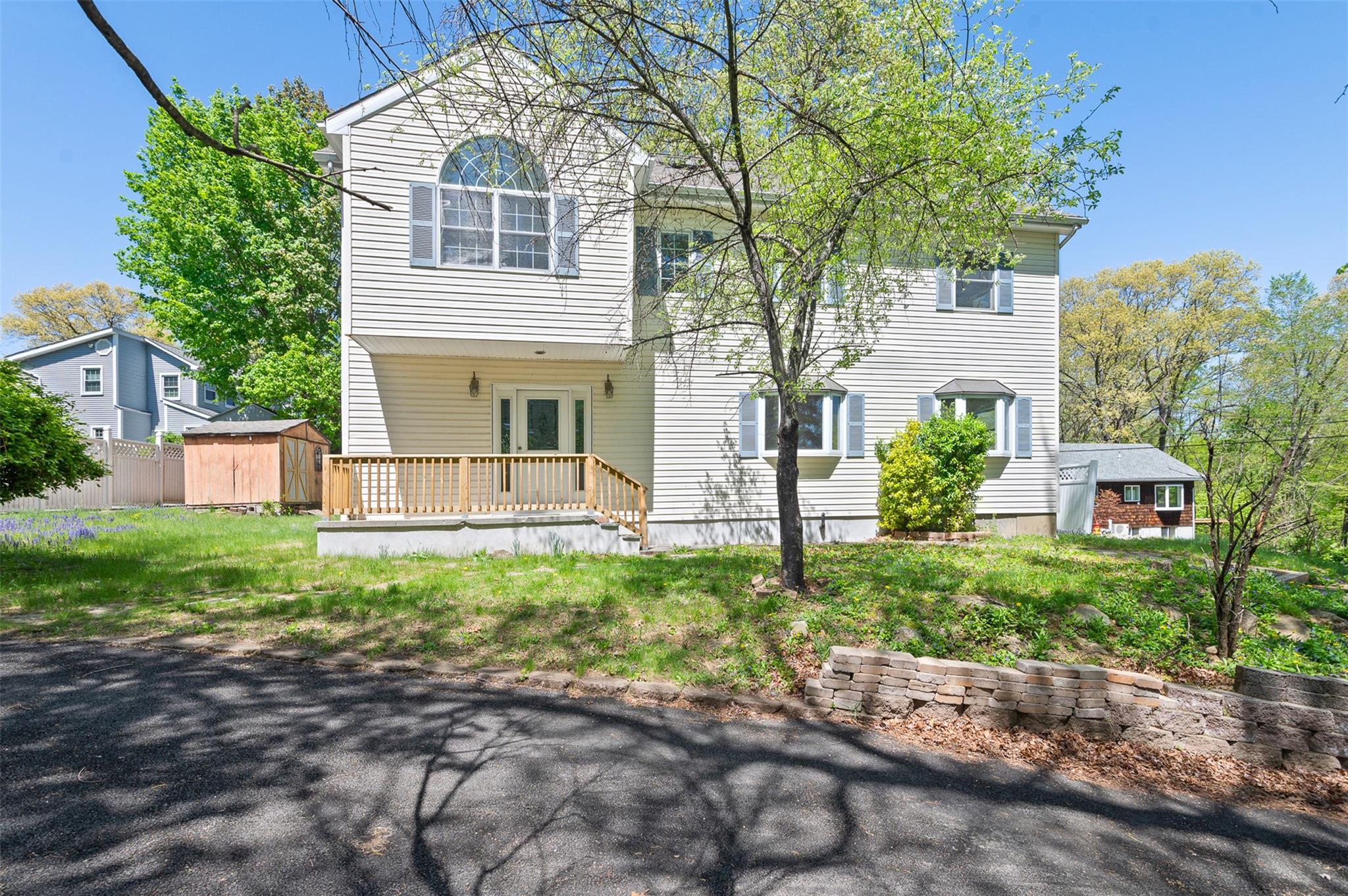 33 Brandeis Avenue, Mohegan Lake, New York image 3