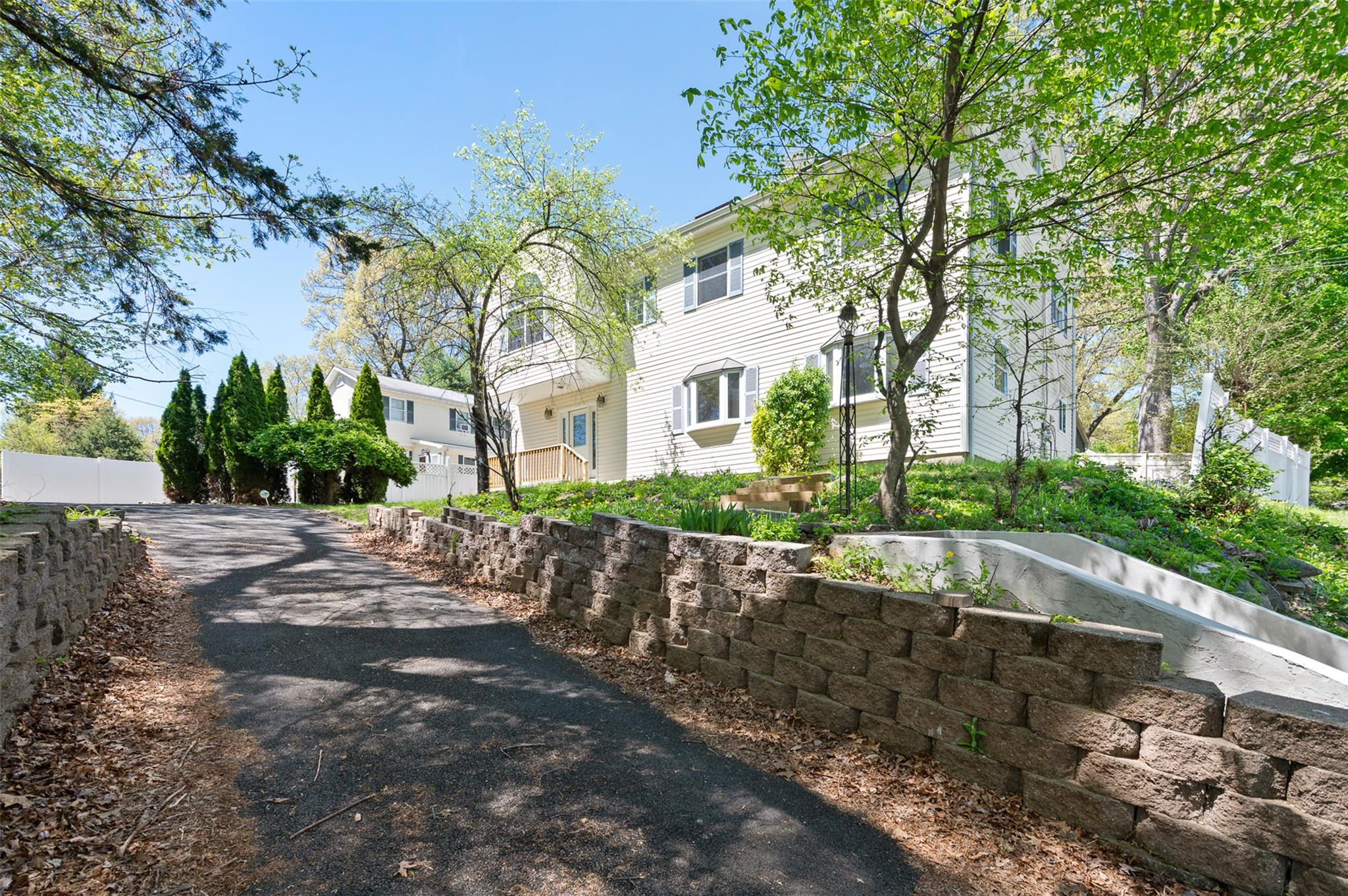 33 Brandeis Avenue, Mohegan Lake, New York image 2