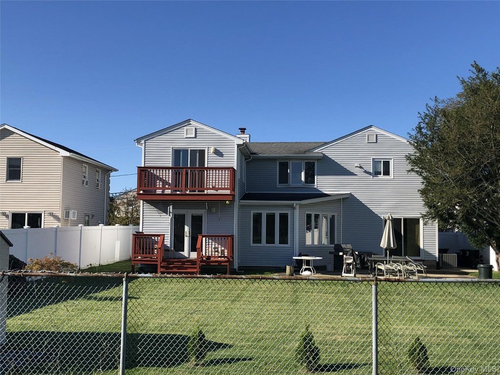 Photo of 69 Ann Drive S, Freeport, NY 11520 (MLS # 962658)