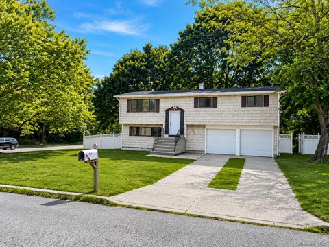 Photo of 150 8th Avenue, Holtsville, NY 11742 (MLS # 1029892)