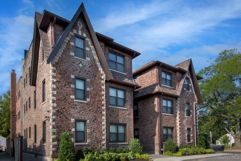 Apartment For Rent - 25 Trinity Place #5B<br/> Nassau County, Hewlett, NY 11557