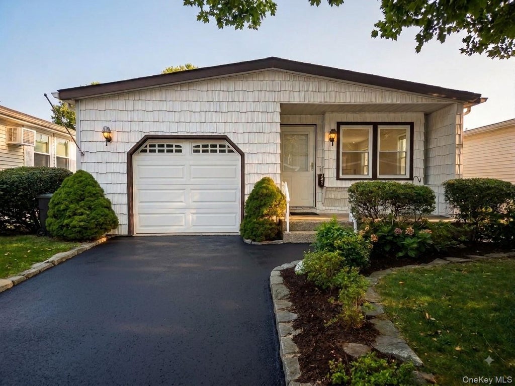 Photo of 162 Village Circle W, Manorville, NY 11949 (MLS # 1039145)