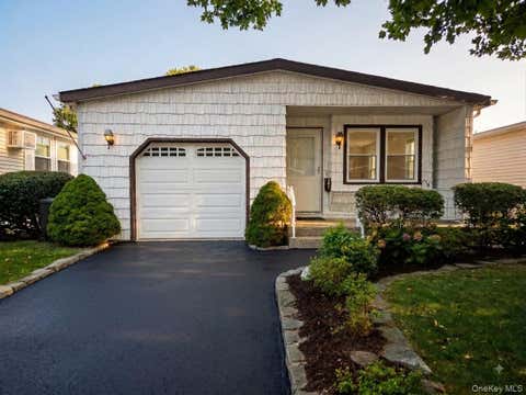 Condo For Sale - 162 Village Circle<br/> Suffolk County, Manorville, NY 11949