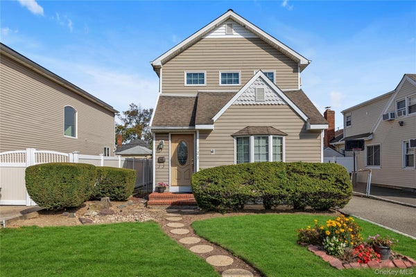 123 BEACH DR, MERRICK, NY 11566 - Image 0a1838f6cd2635113a18e6b89c7e2cd5/2859650603
