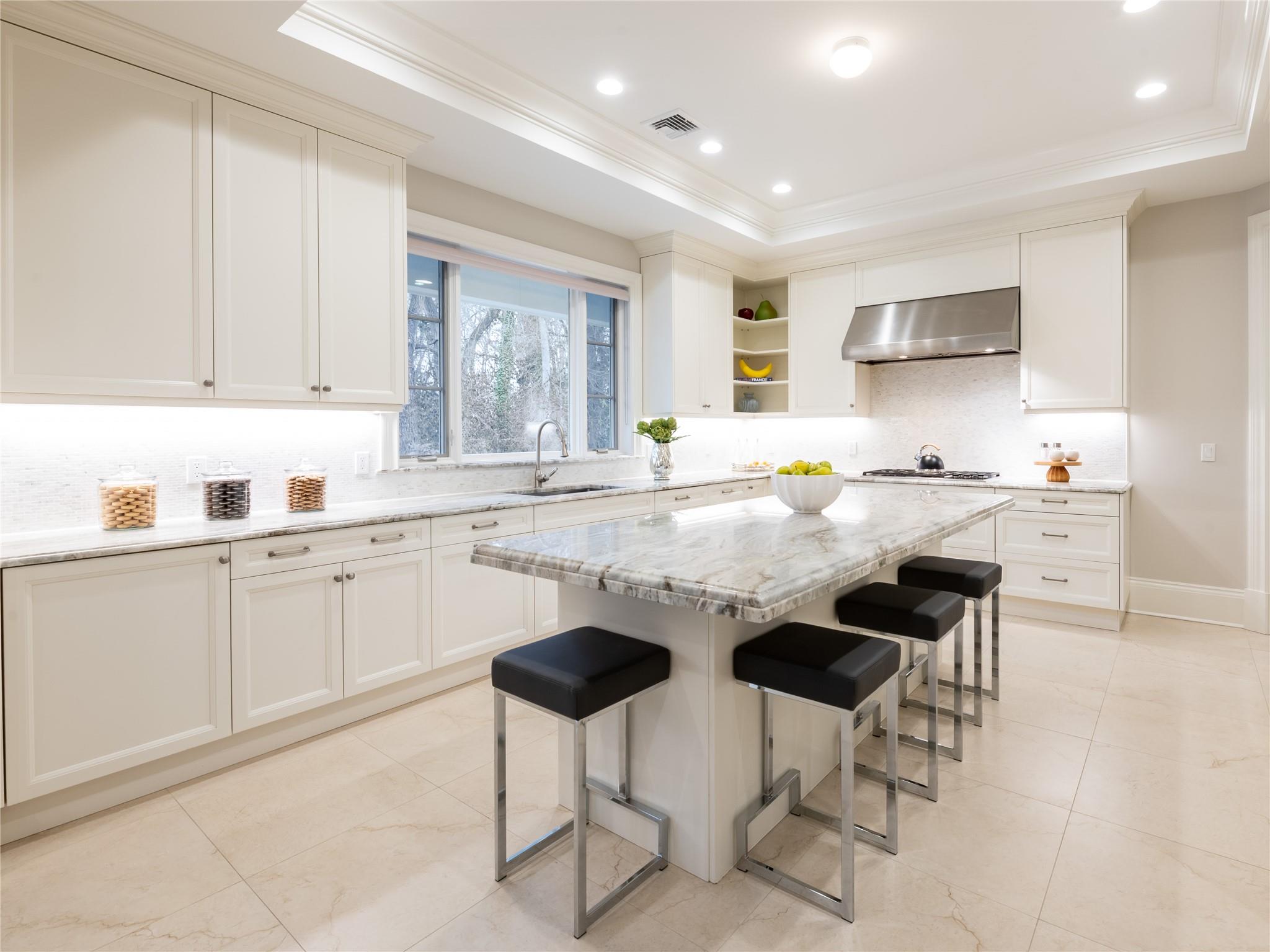 10 The Maples, Roslyn, New York image 16