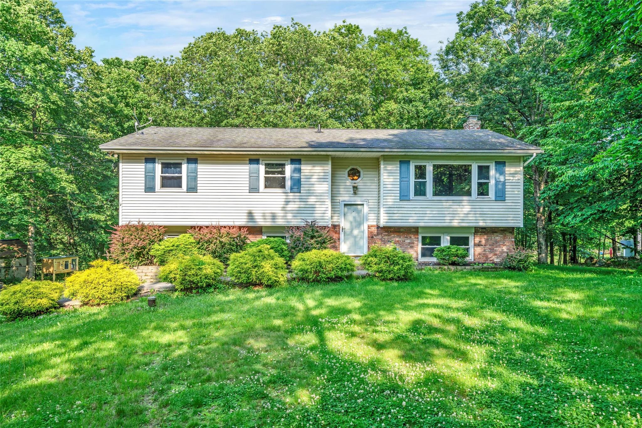 Rental Property at Cedar Cliff Road, Monroe, New York - Bedrooms: 3 
Bathrooms: 2 
Rooms: 8  - $3,500 MO.