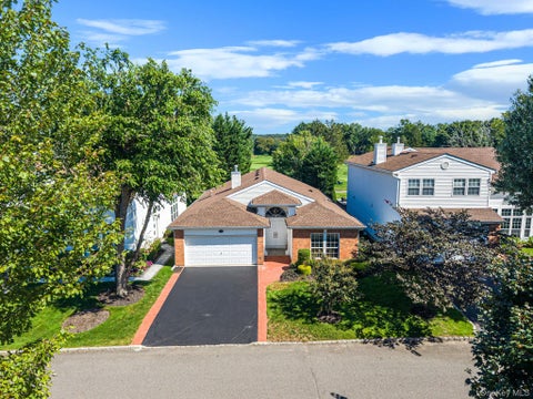 Condo For Sale - 6 Hamlet Drive<br/> Commack, NY 11725