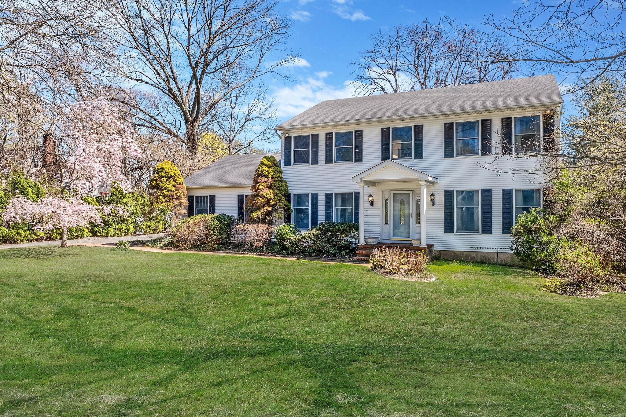 Property for Sale at Wyona Court, Huntington, Hamptons, NY - Bedrooms: 4 
Bathrooms: 3  - $899,999