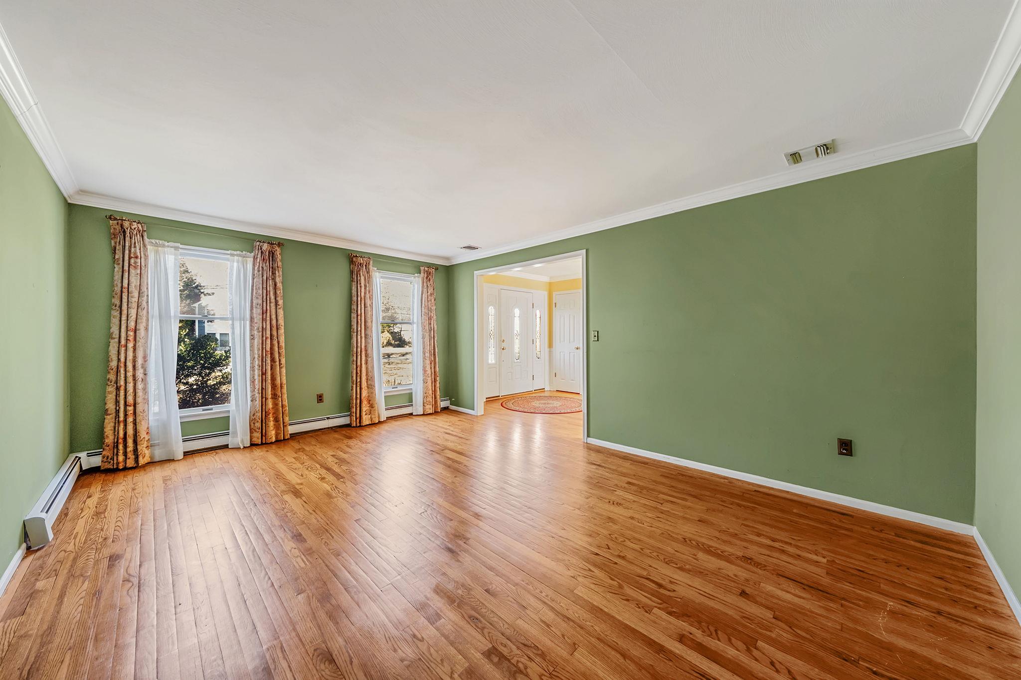 7 Wyona Court, Huntington, New York image 9