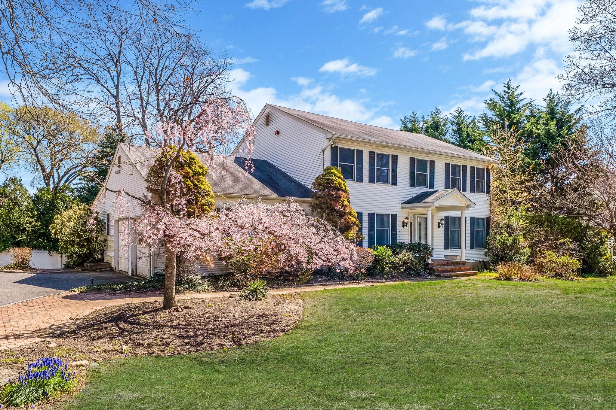 7 Wyona Court, Huntington, New York image 2