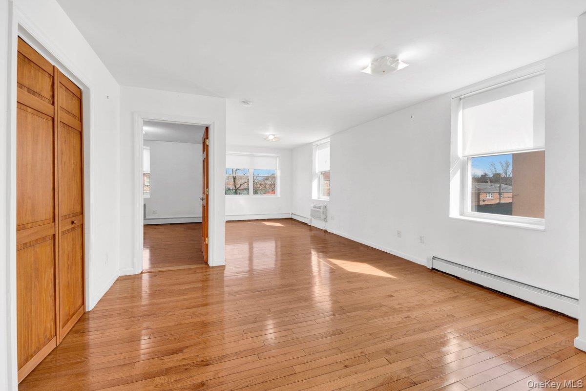 2527 Matthews Avenue