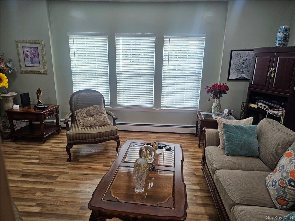 Photo of 5 Lincoln Avenue, Smithtown, NY 11787 (MLS # 922487)