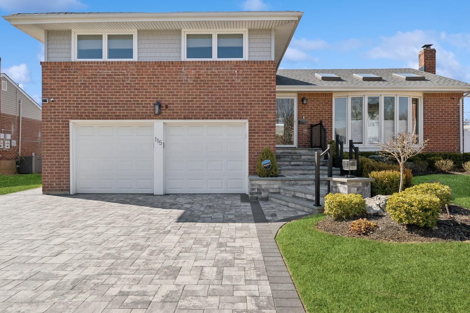 115 Northern Parkway, Plainview, New York image 1