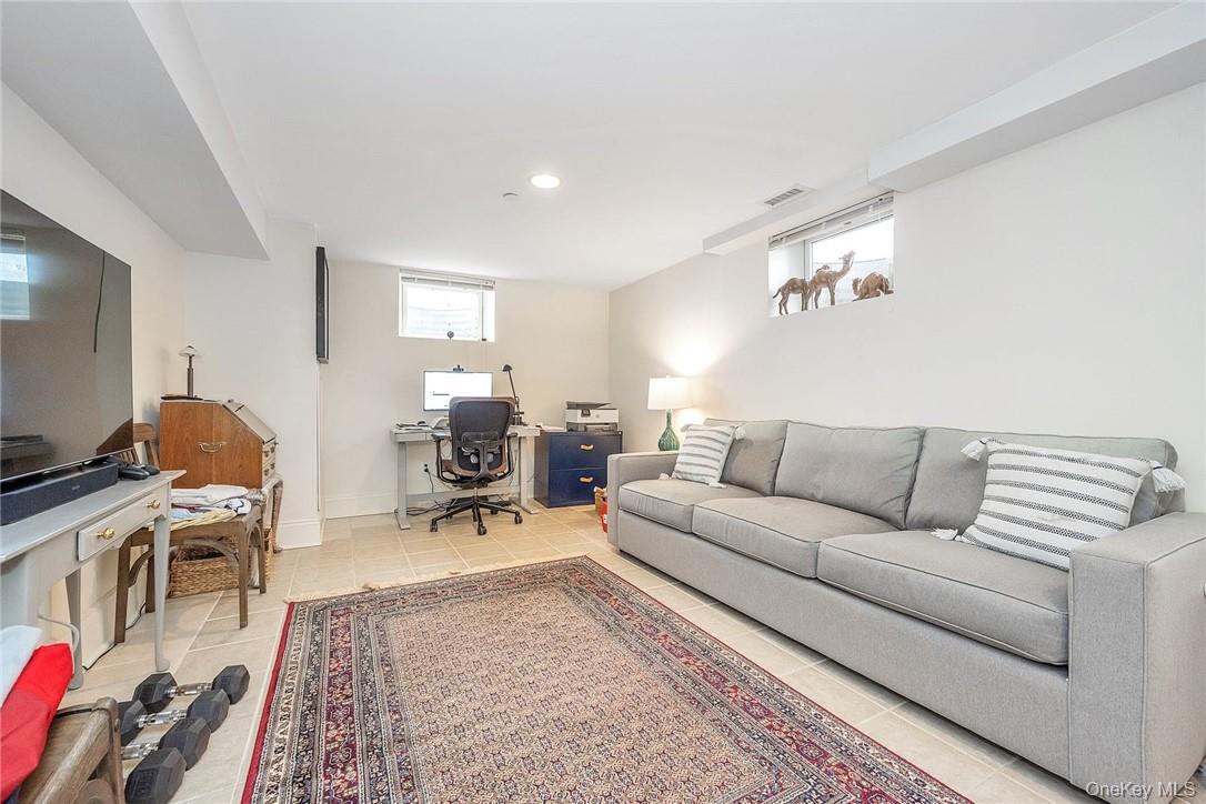 Harrison, New York 10528, United States, 5 Bedrooms Bedrooms, ,5 BathroomsBathrooms,Residential,Coming Soon,191768