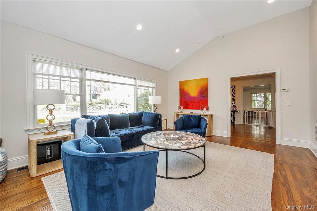 Harrison, New York 10528, United States, 5 Bedrooms Bedrooms, ,5 BathroomsBathrooms,Residential,Coming Soon,191768