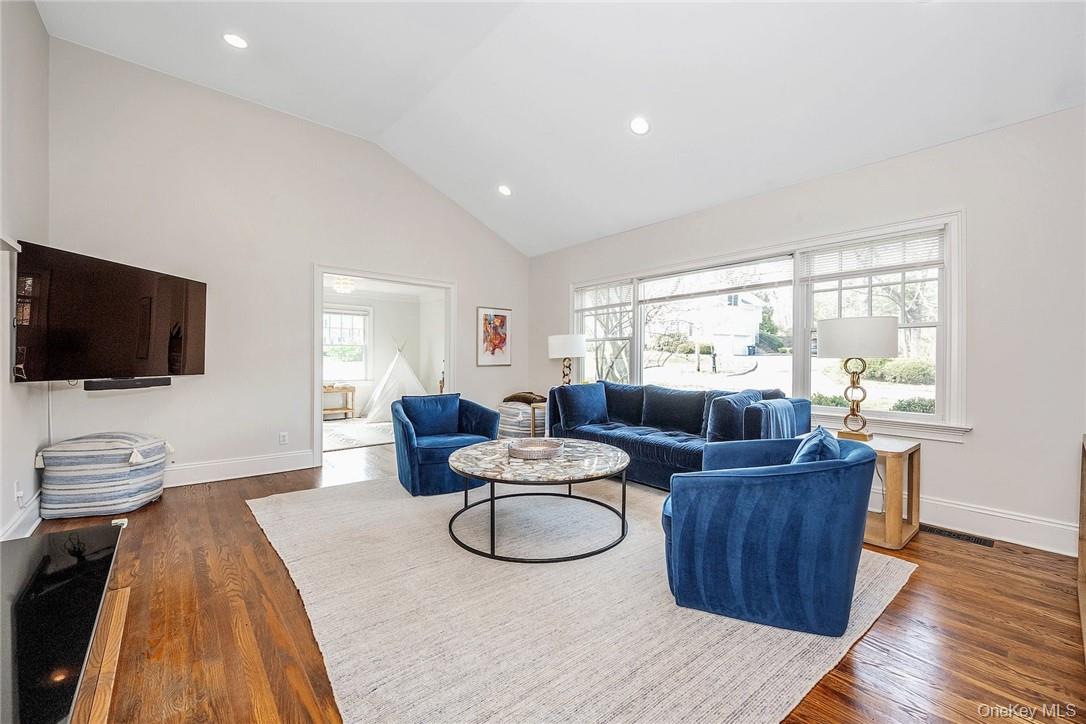 Harrison, New York 10528, United States, 5 Bedrooms Bedrooms, ,5 BathroomsBathrooms,Residential,Coming Soon,191768