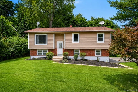 Photo of 60 Sutton Park Road, Poughkeepsie, NY 12603 (MLS # 1045303)