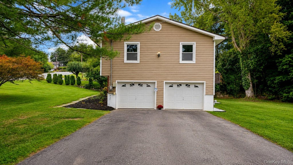 Photo of 60 Sutton Park Road, Poughkeepsie, NY 12603 (MLS # 1045303)