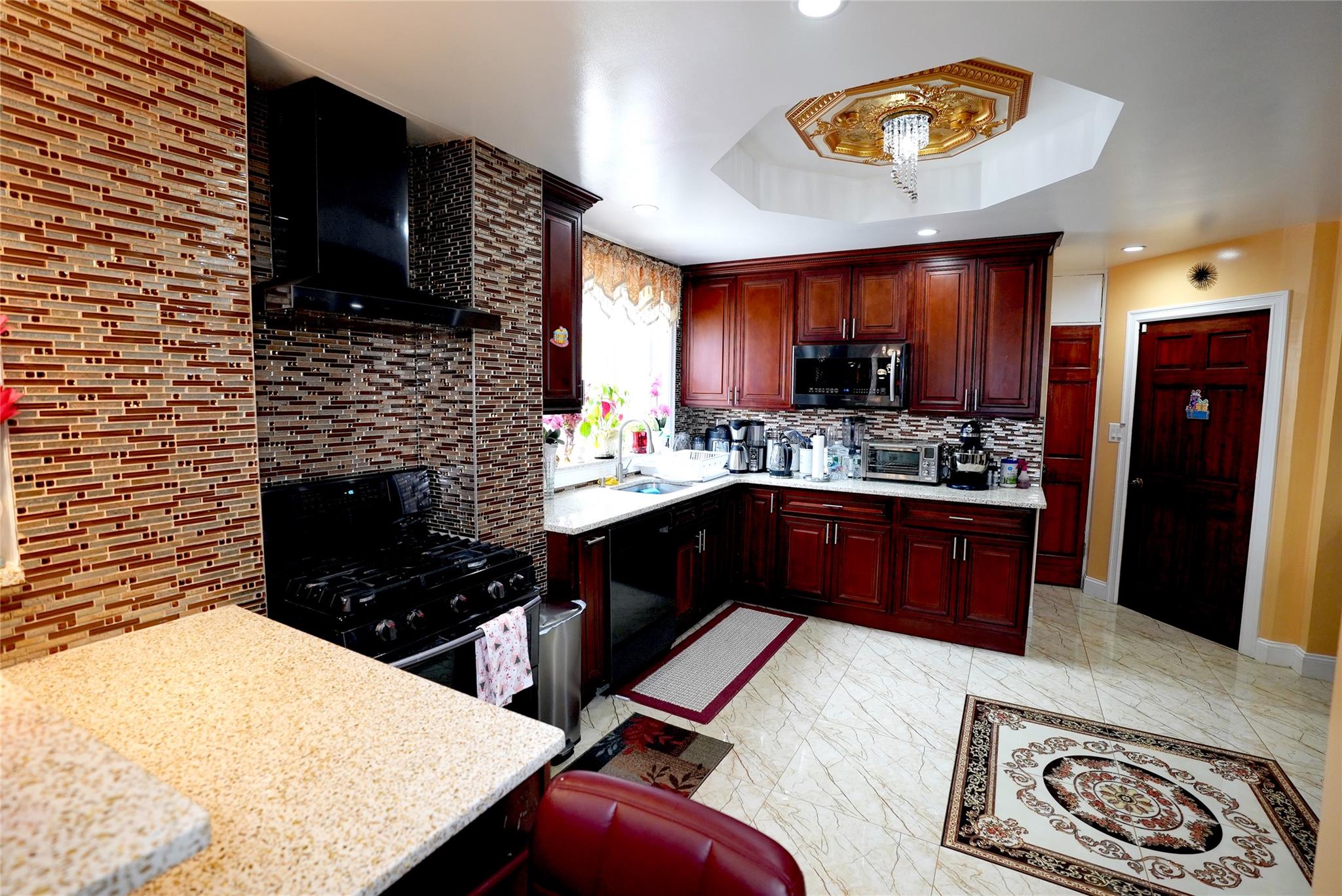 8758 111 Street, Richmond Hill North, New York image 19