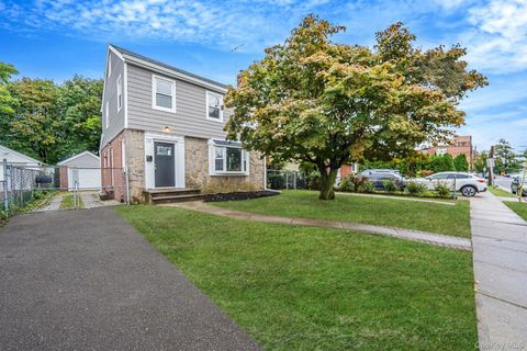 Photo of 132 Duncan Road, Hempstead, NY 11550 (MLS # 924552)