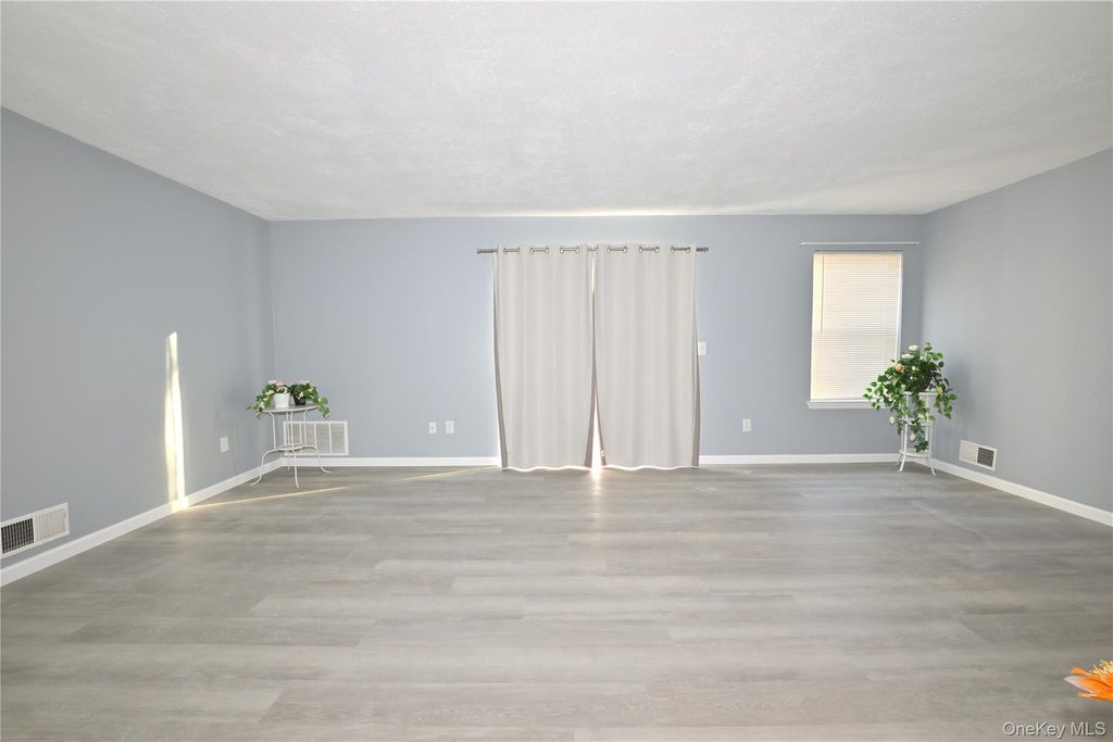 Photo of 14 Kensington Way, Middletown, NY 10940 (MLS # 944383)