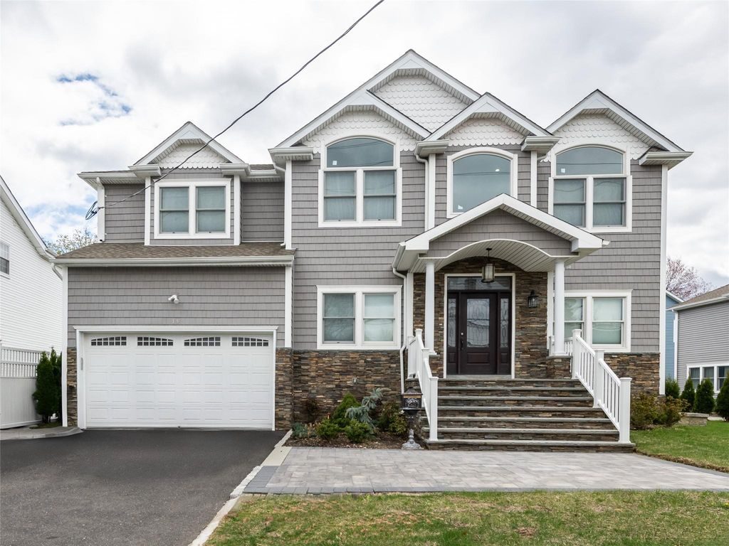 Photo of 19 Glenwood Road, Glen Head, NY 11545 (MLS # 879273)