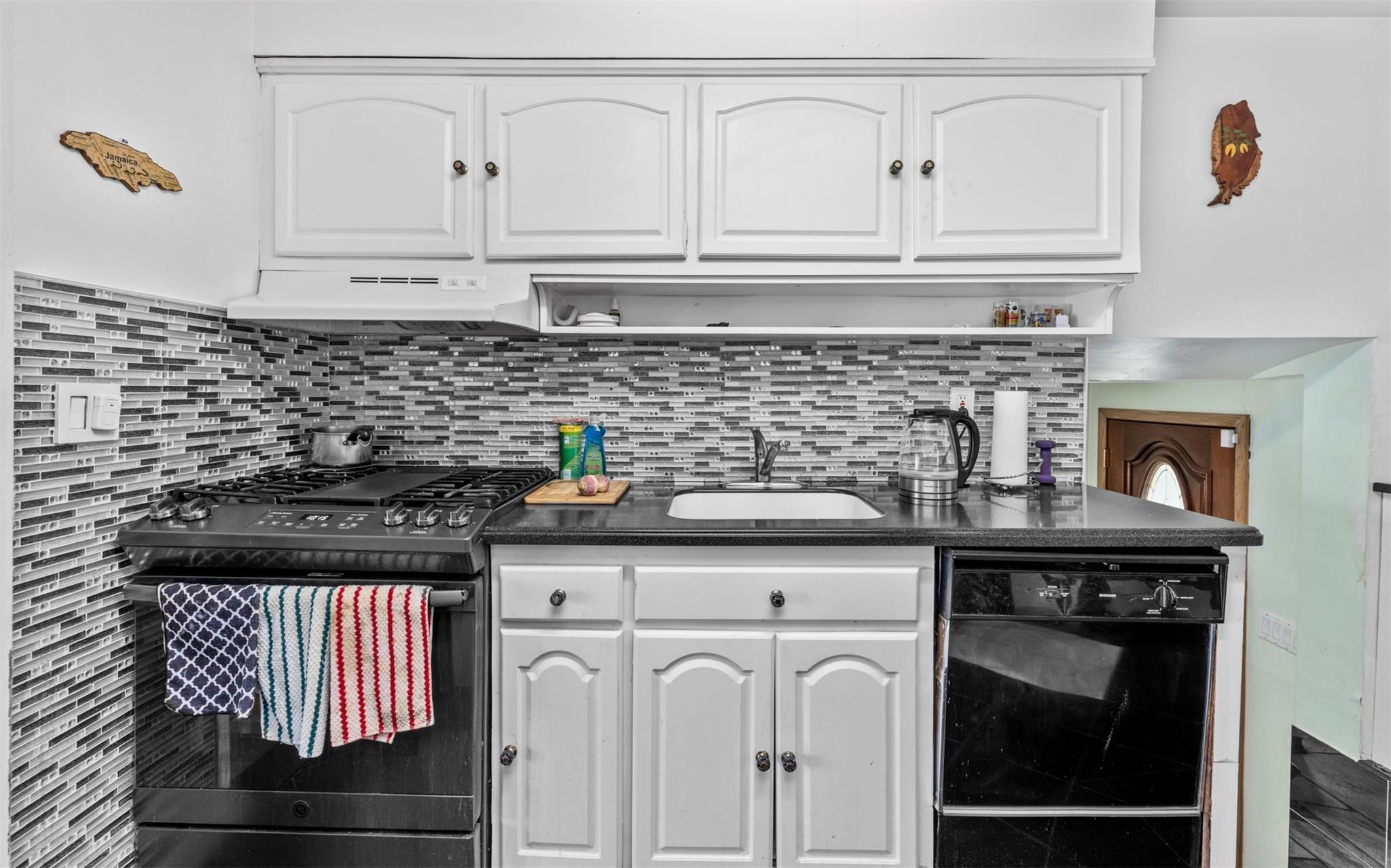 988 Howard Court, Baldwin Harbor, New York image 14