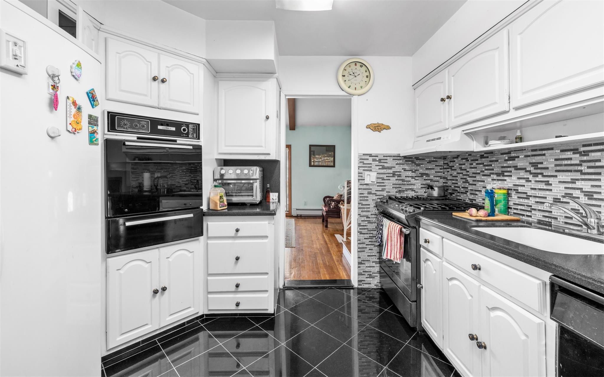988 Howard Court, Baldwin Harbor, New York image 10