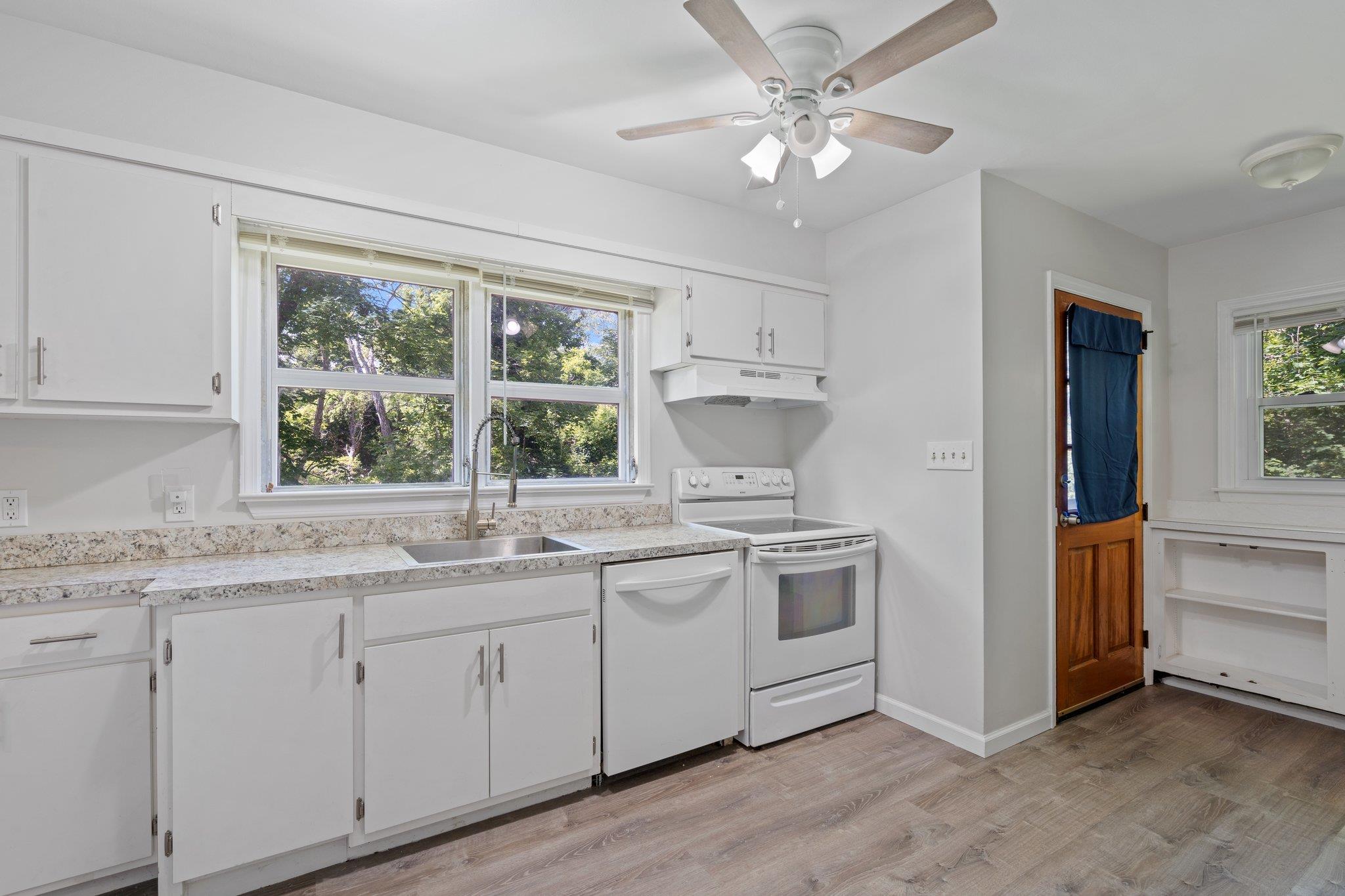 34 Strongs Lane, East Patchogue, New York image 12