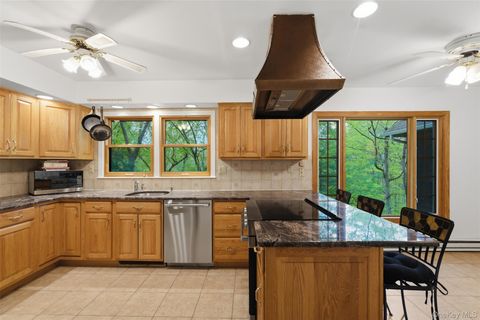 Tiny photo for 8 Upper Shad Road, Pound Ridge, NY 10576 (MLS # 997949)