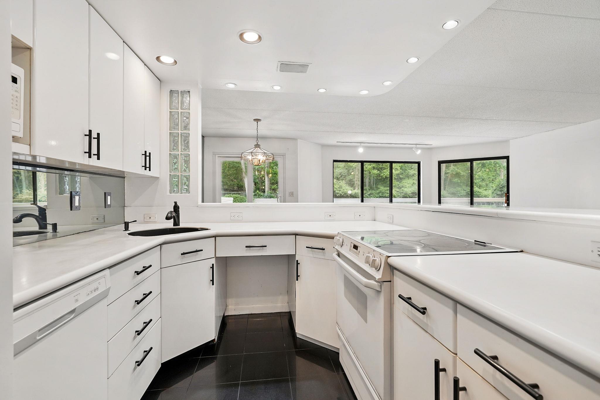 300 High Point Drive #313, Hartsdale, New York image 9