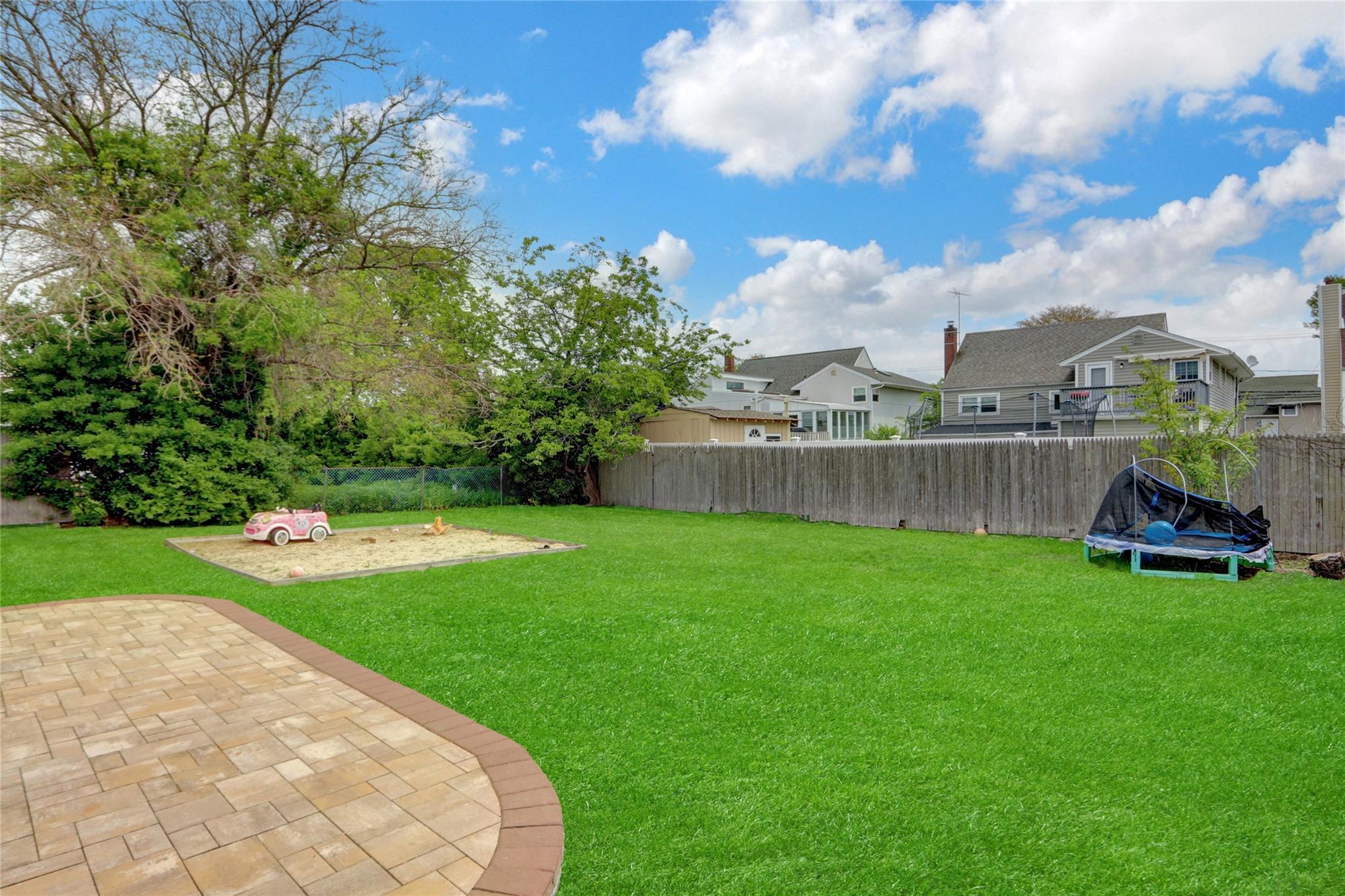 405 Miller Avenue, Freeport, New York image 21