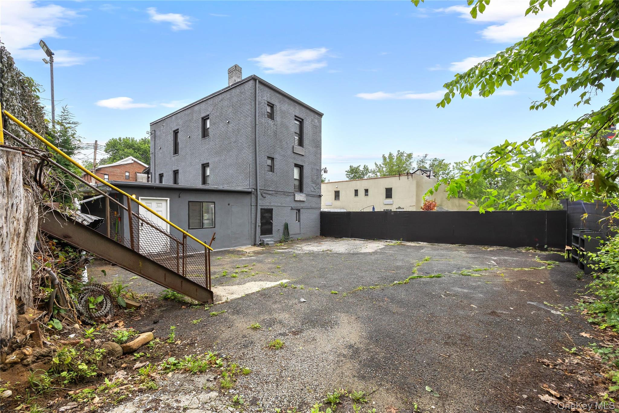 2211 De Reimer Avenue