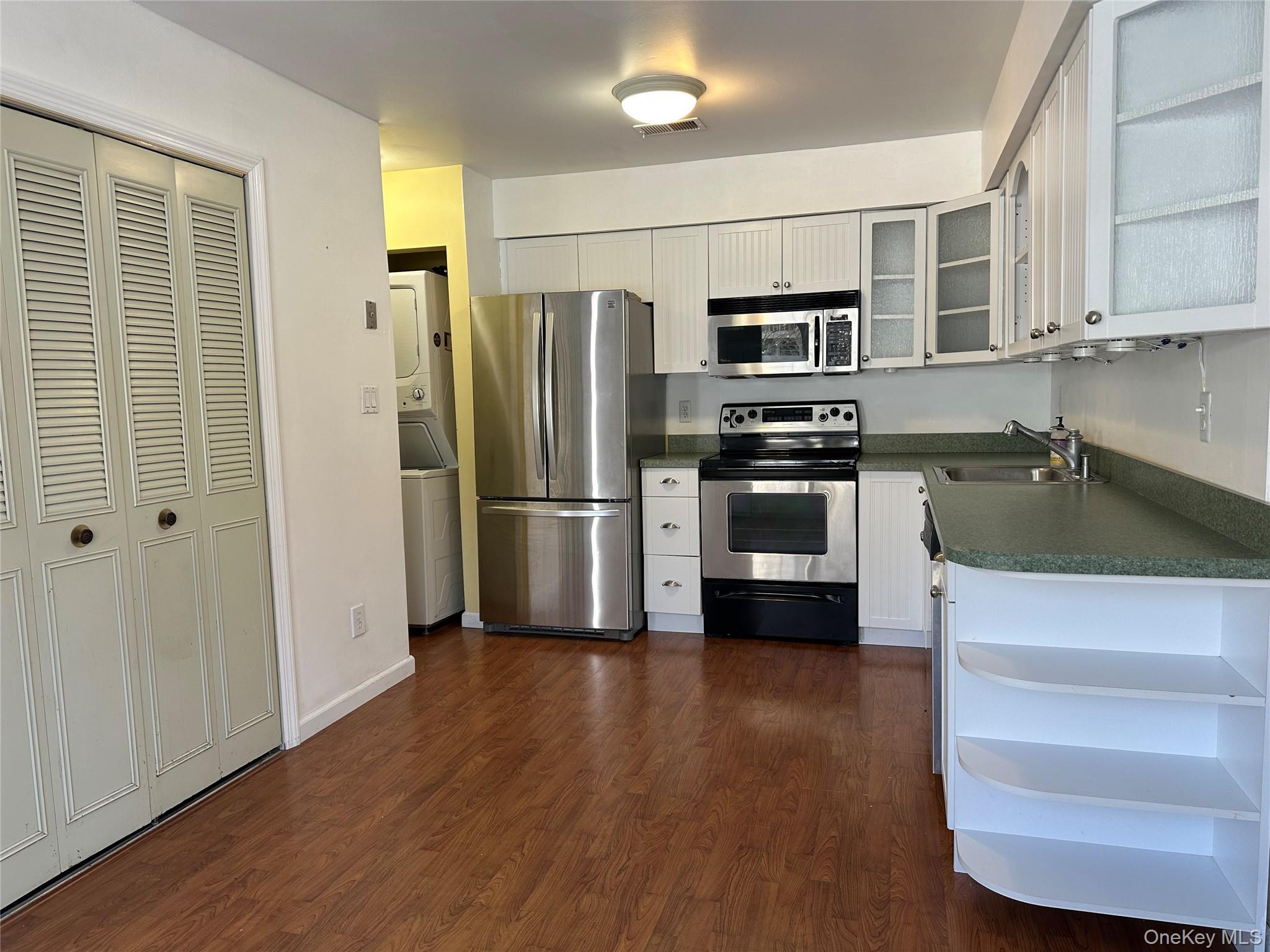 223 Springmeadow Drive E