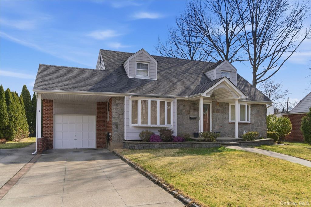 Photo of 119 Woodoak Drive, Westbury, NY 11590 (MLS # 977296)