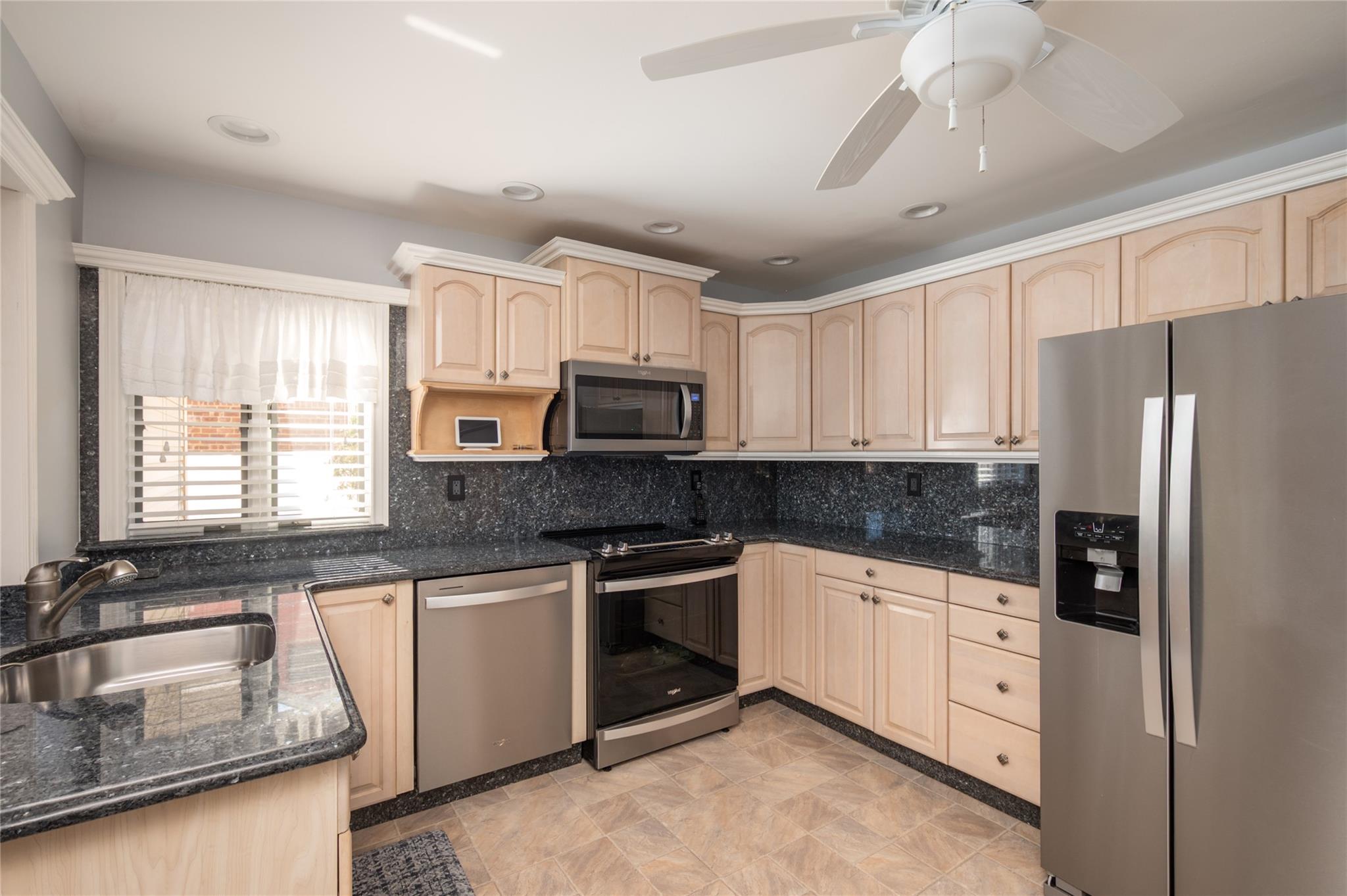 1091 Maple Lane, New Hyde Park, New York image 8