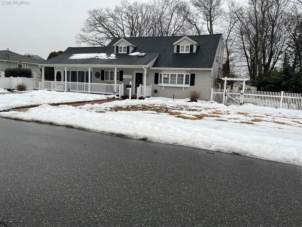 Photo of 22 Jersey Street, Deer Park, NY 11729 (MLS # 963757)