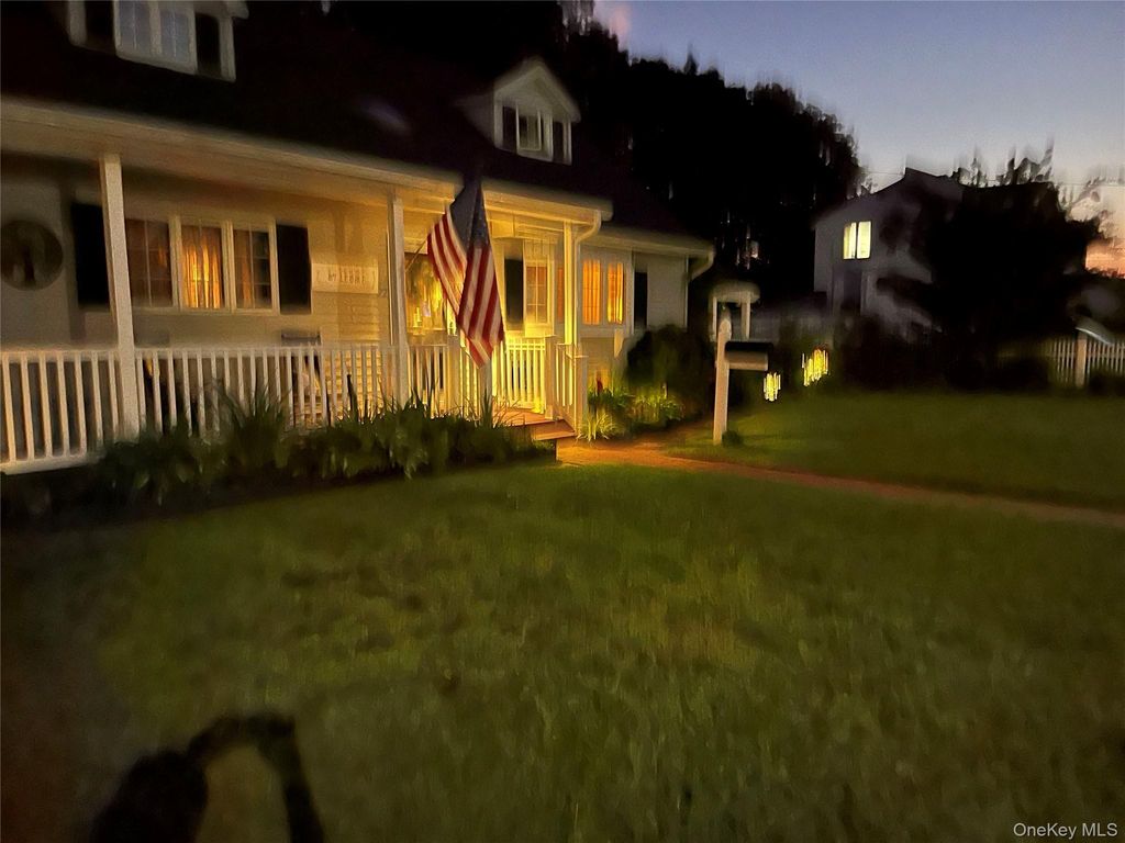 Photo of 22 Jersey Street, Deer Park, NY 11729 (MLS # 963757)