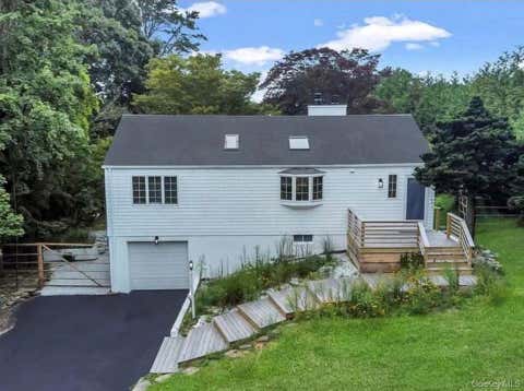 Homes For Rent - 12 Ridge Lane<br/> Hampton Bays, NY 11946