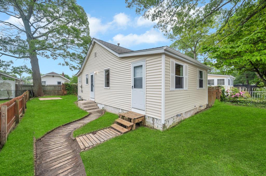 22 Forestview Drive, Ronkonkoma, Virginia image 4