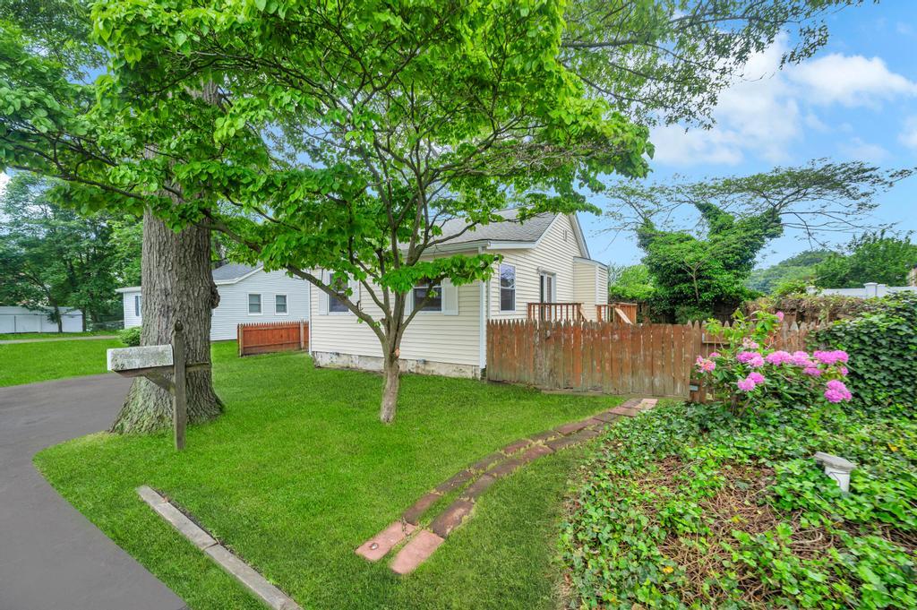 22 Forestview Drive, Ronkonkoma, Virginia image 3